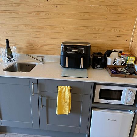 Ffrith Beach Glamping With Hot Tub Ξενοδοχείο Prestatyn Εξωτερικό φωτογραφία