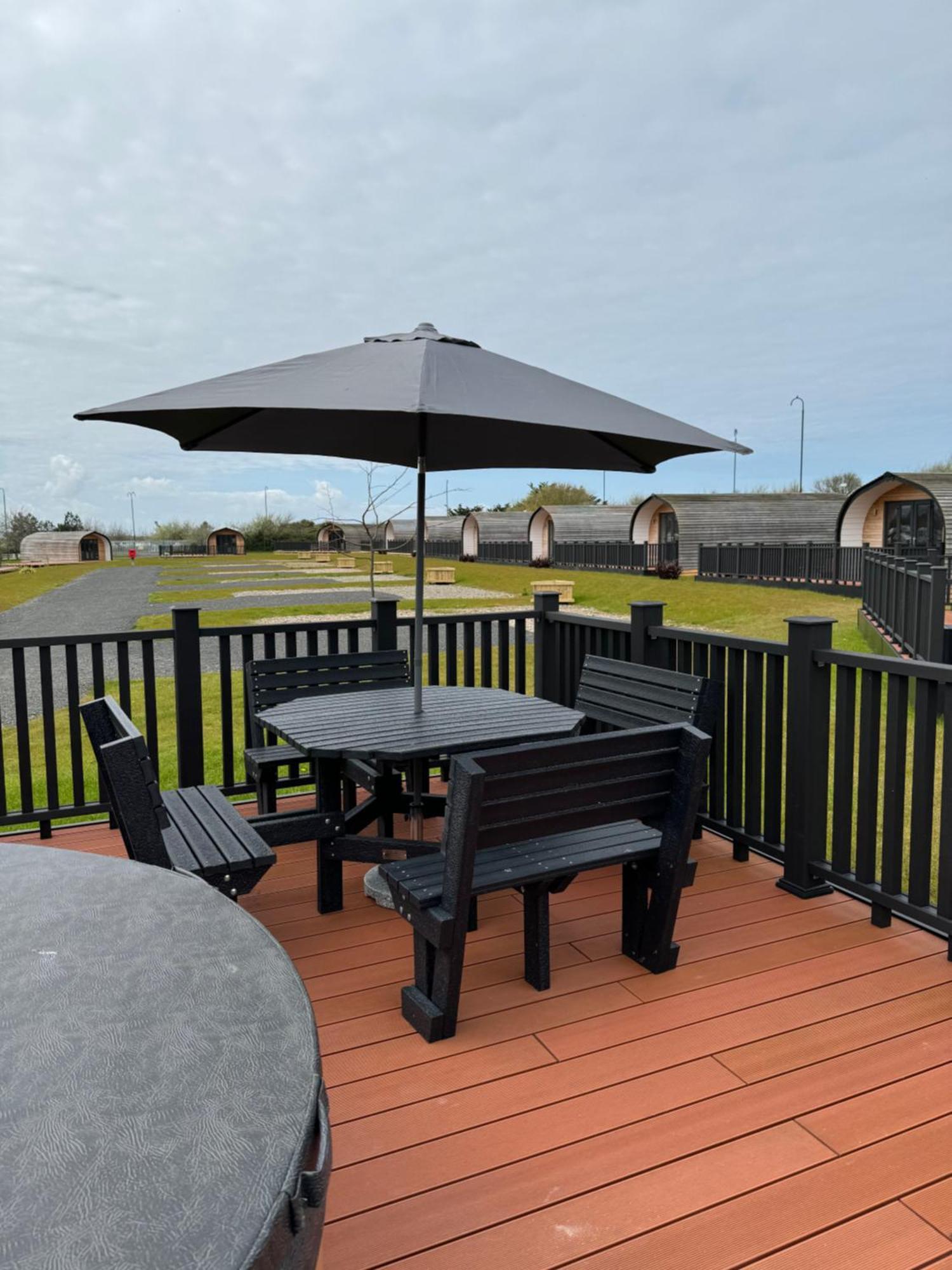 Ffrith Beach Glamping With Hot Tub Ξενοδοχείο Prestatyn Εξωτερικό φωτογραφία