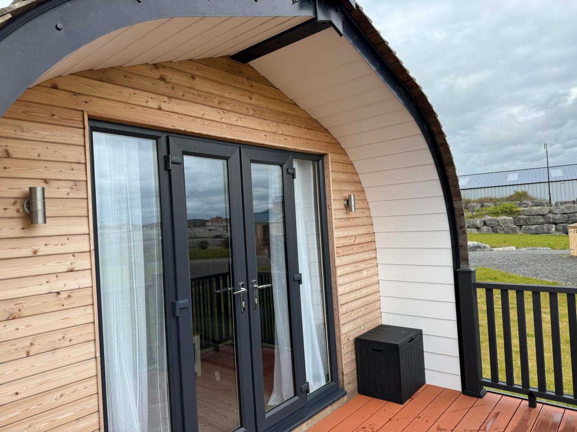 Ffrith Beach Glamping With Hot Tub Ξενοδοχείο Prestatyn Εξωτερικό φωτογραφία