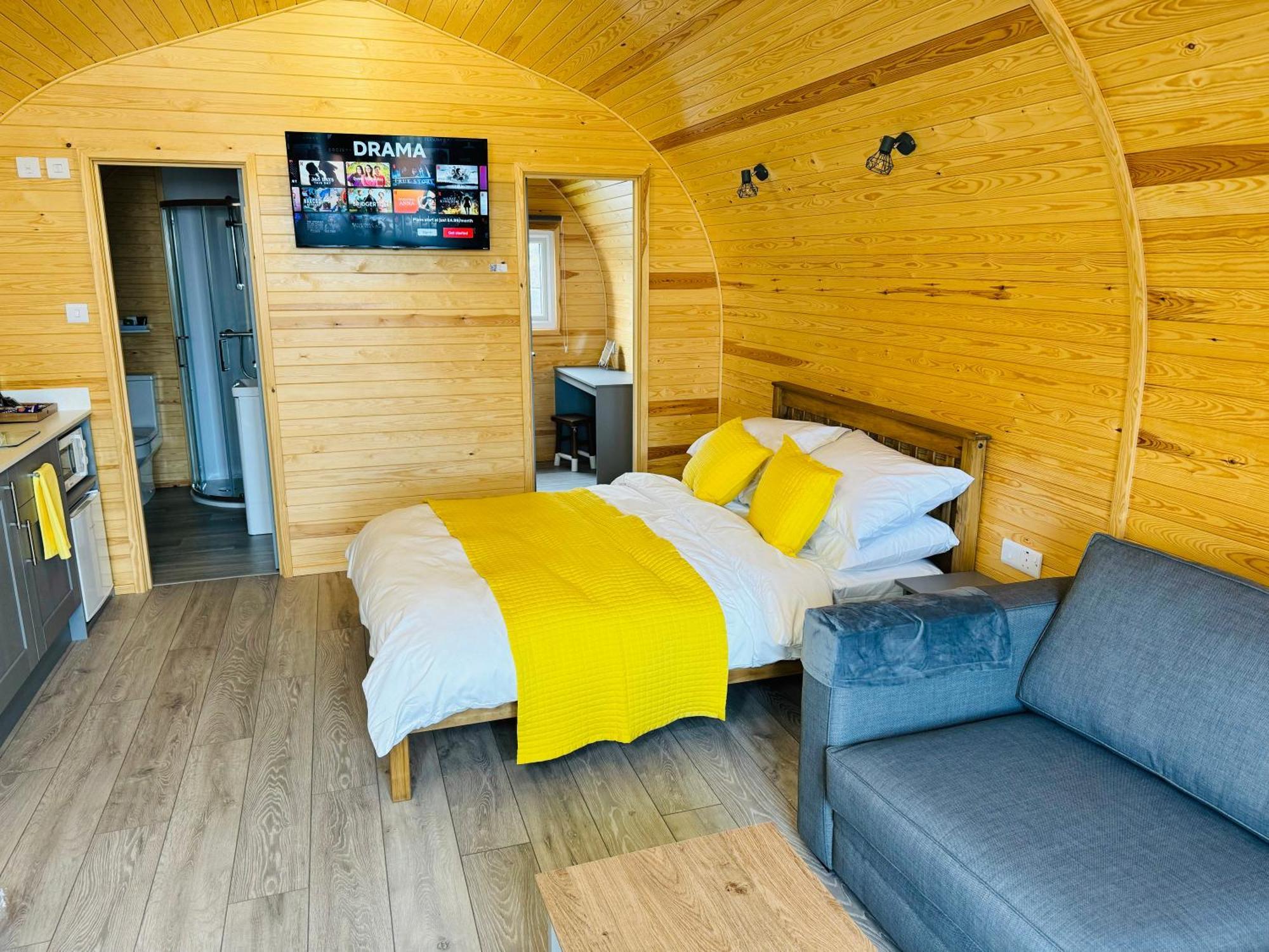 Ffrith Beach Glamping With Hot Tub Ξενοδοχείο Prestatyn Εξωτερικό φωτογραφία