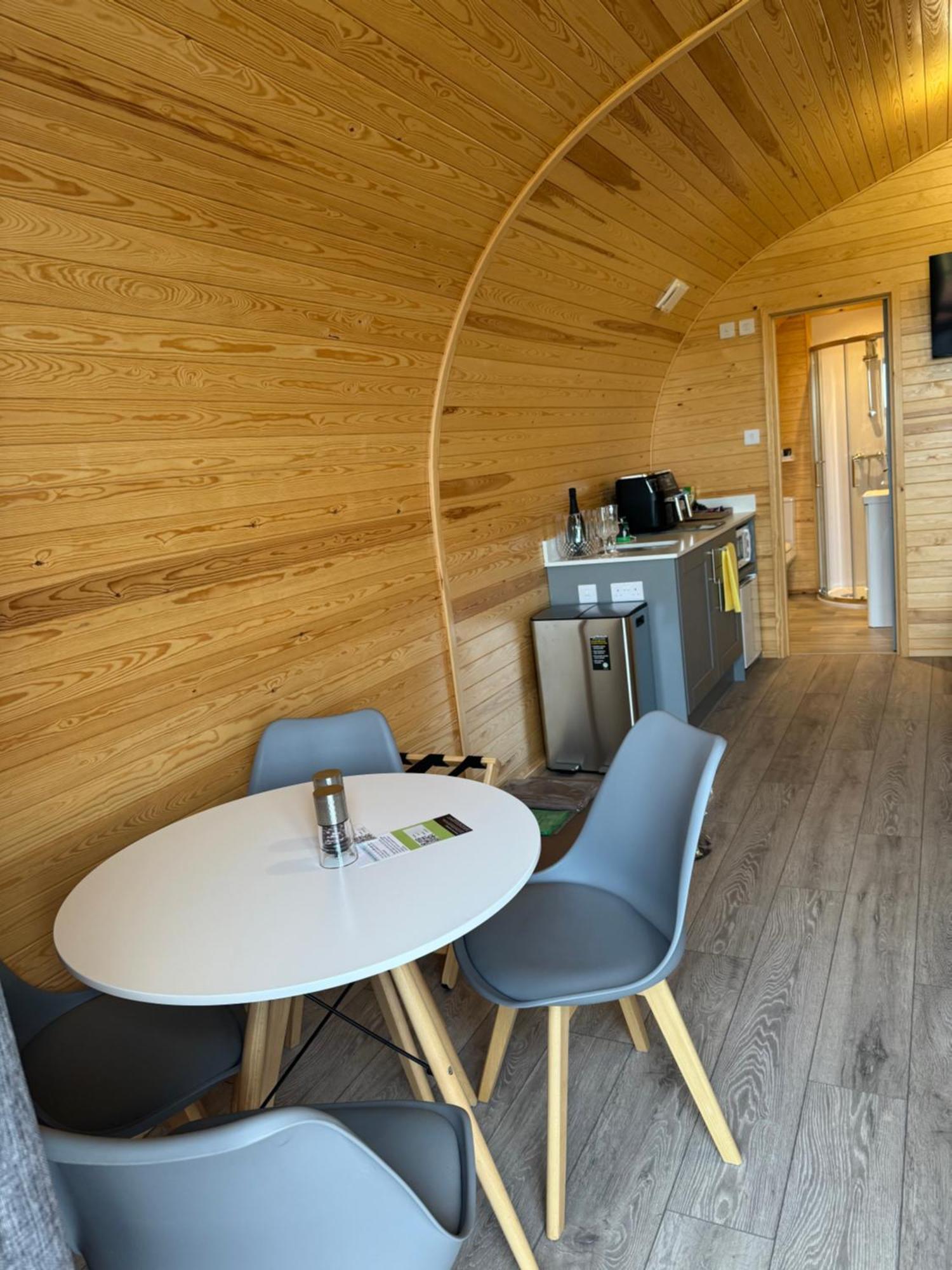 Ffrith Beach Glamping With Hot Tub Ξενοδοχείο Prestatyn Εξωτερικό φωτογραφία