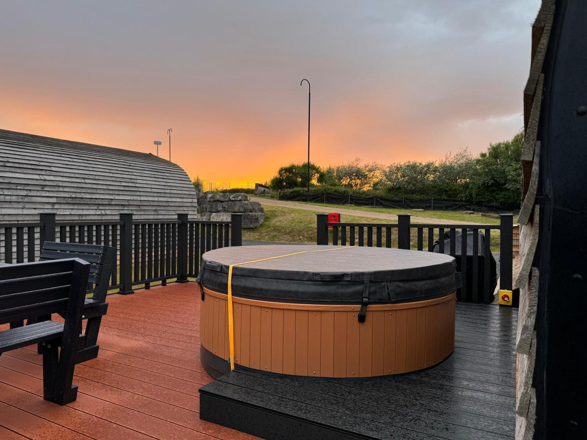 Ffrith Beach Glamping With Hot Tub Ξενοδοχείο Prestatyn Εξωτερικό φωτογραφία