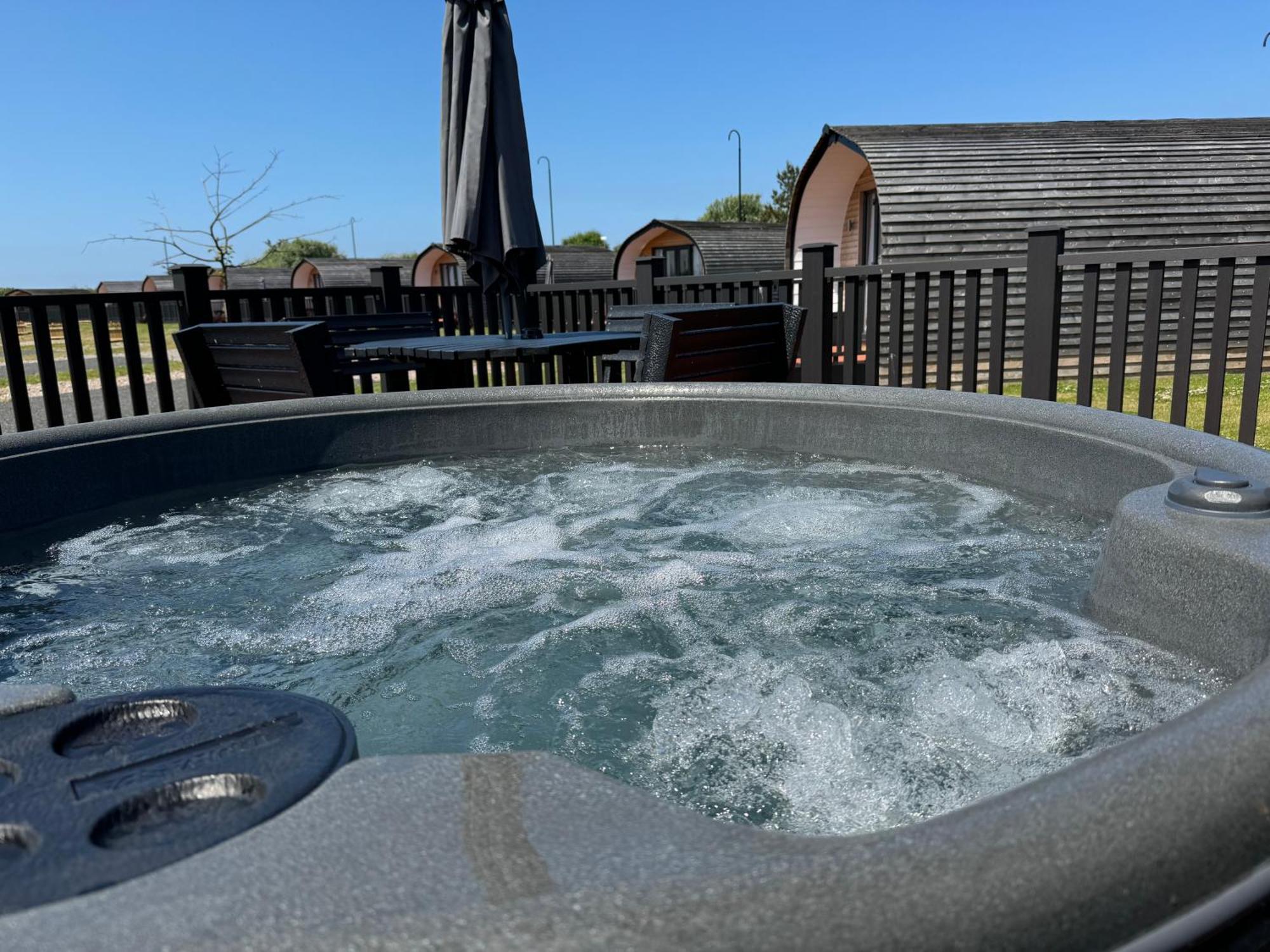 Ffrith Beach Glamping With Hot Tub Ξενοδοχείο Prestatyn Εξωτερικό φωτογραφία