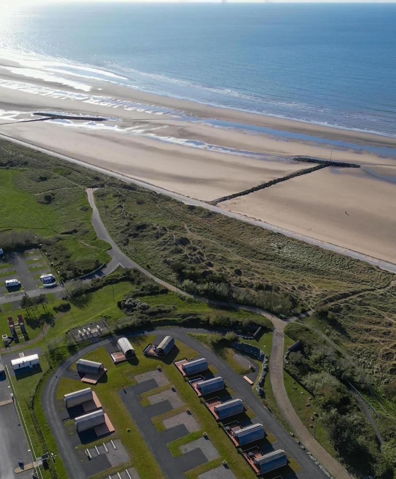 Ffrith Beach Glamping With Hot Tub Ξενοδοχείο Prestatyn Εξωτερικό φωτογραφία